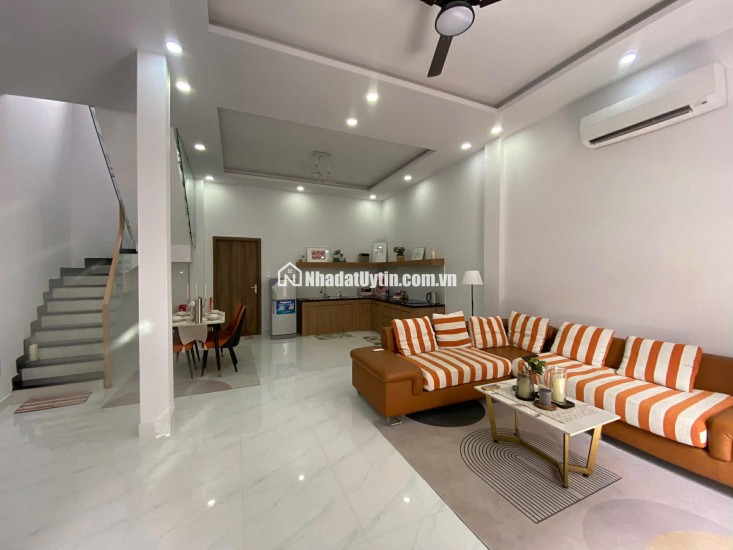 Bán nhà sát căn mặt tiền đường Tỉnh Lộ 10, DT 63m2, xây mới 1 trệt, 1 lầu